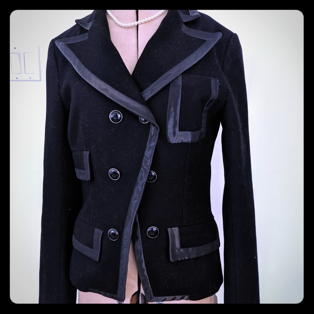 Black wool blazer with detailed finishes
